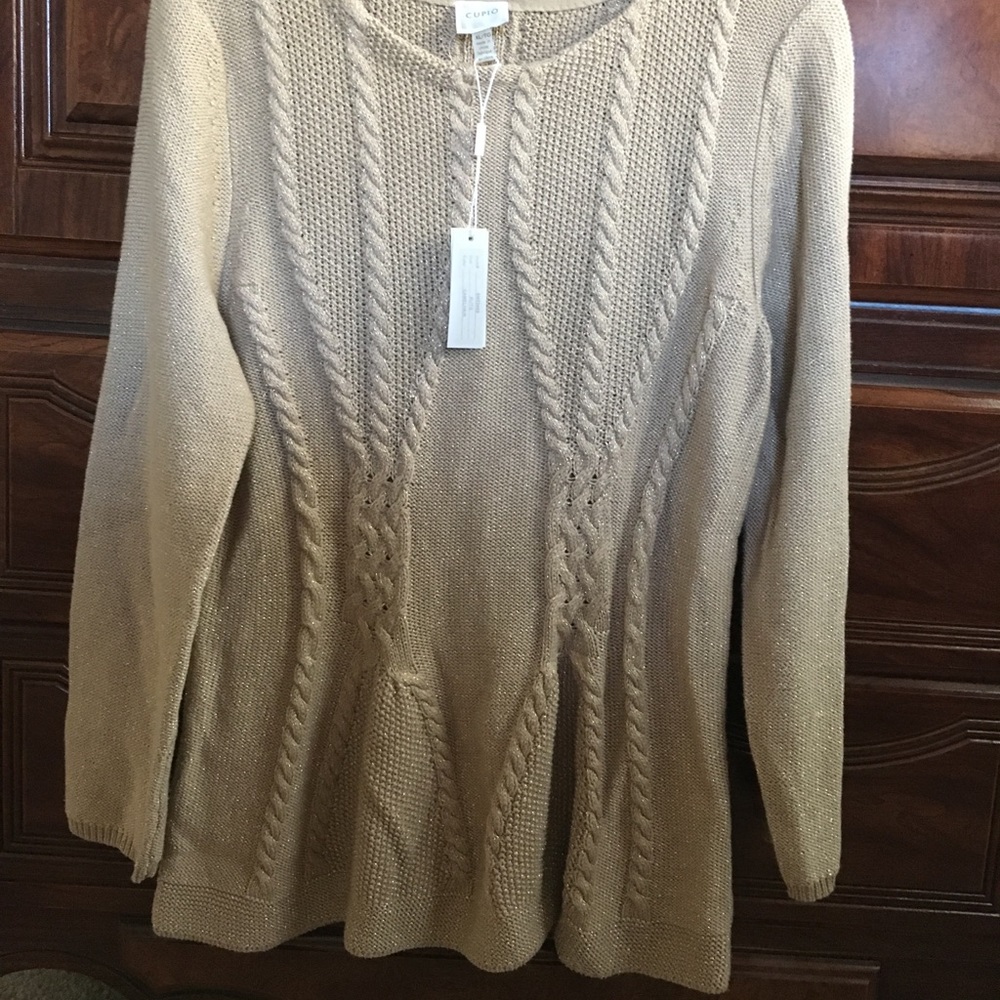 Cupio xl gold sweater. New with tags